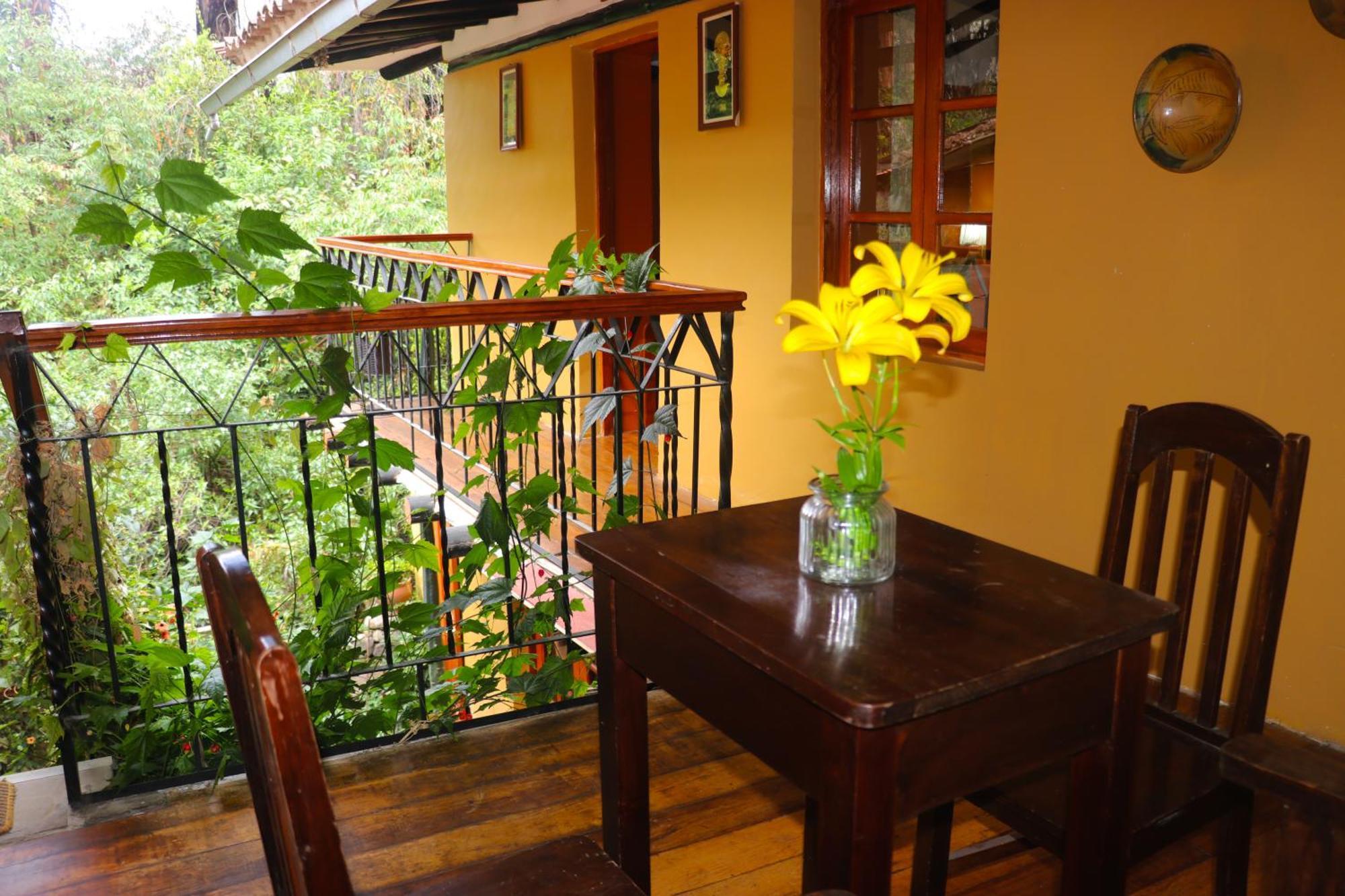 Wayras Hostal Ollantaytambo Exterior photo
